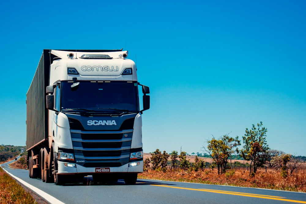 Cross-Border European Shipping: Transit Times & Regulations